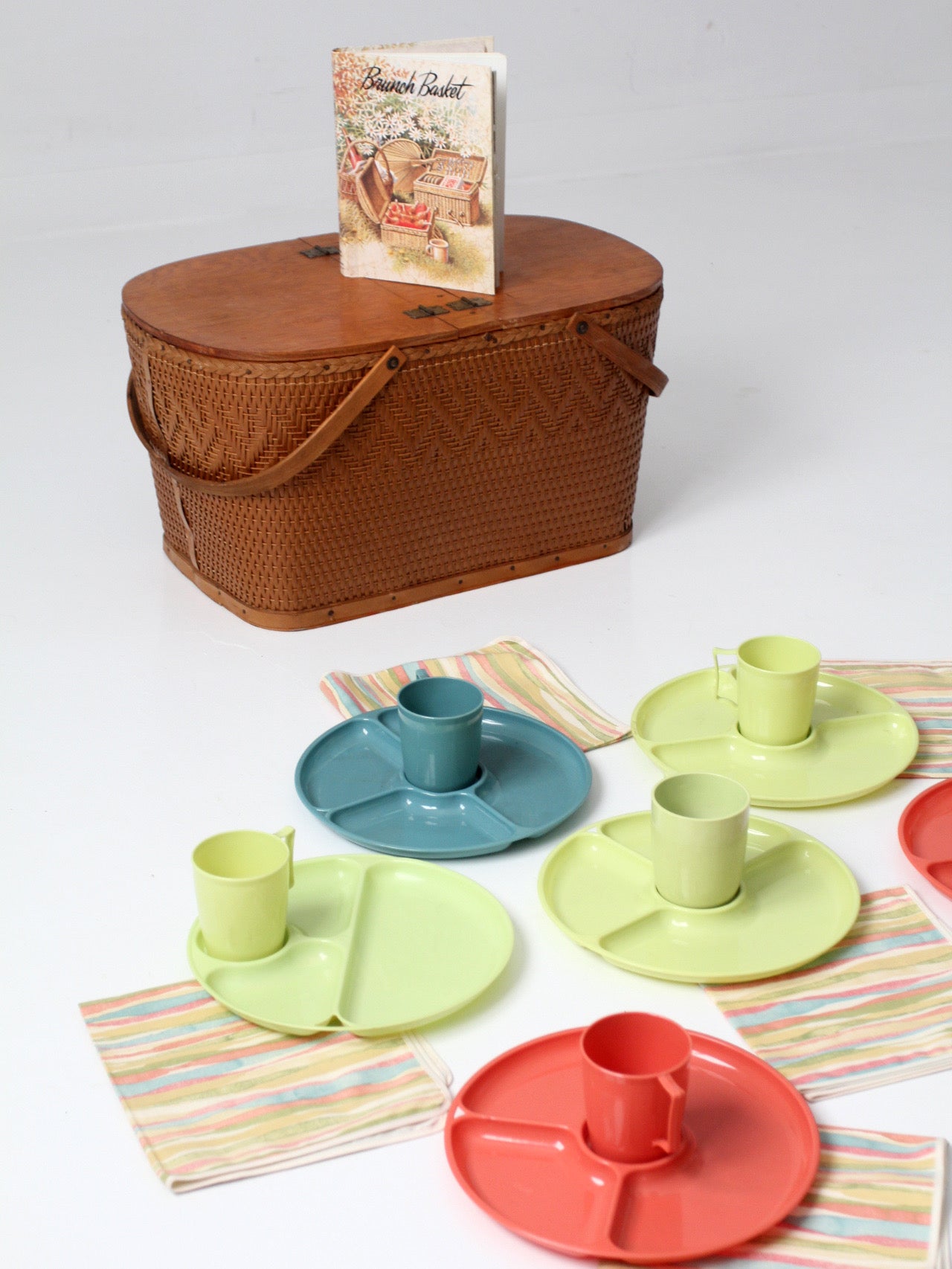 mid-century Redmon picnic basket set
