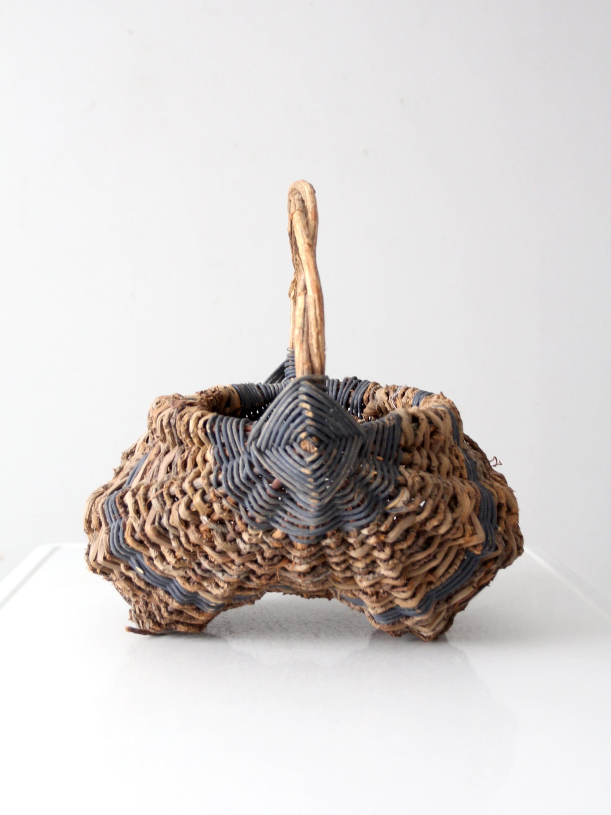 vintage buttocks basket