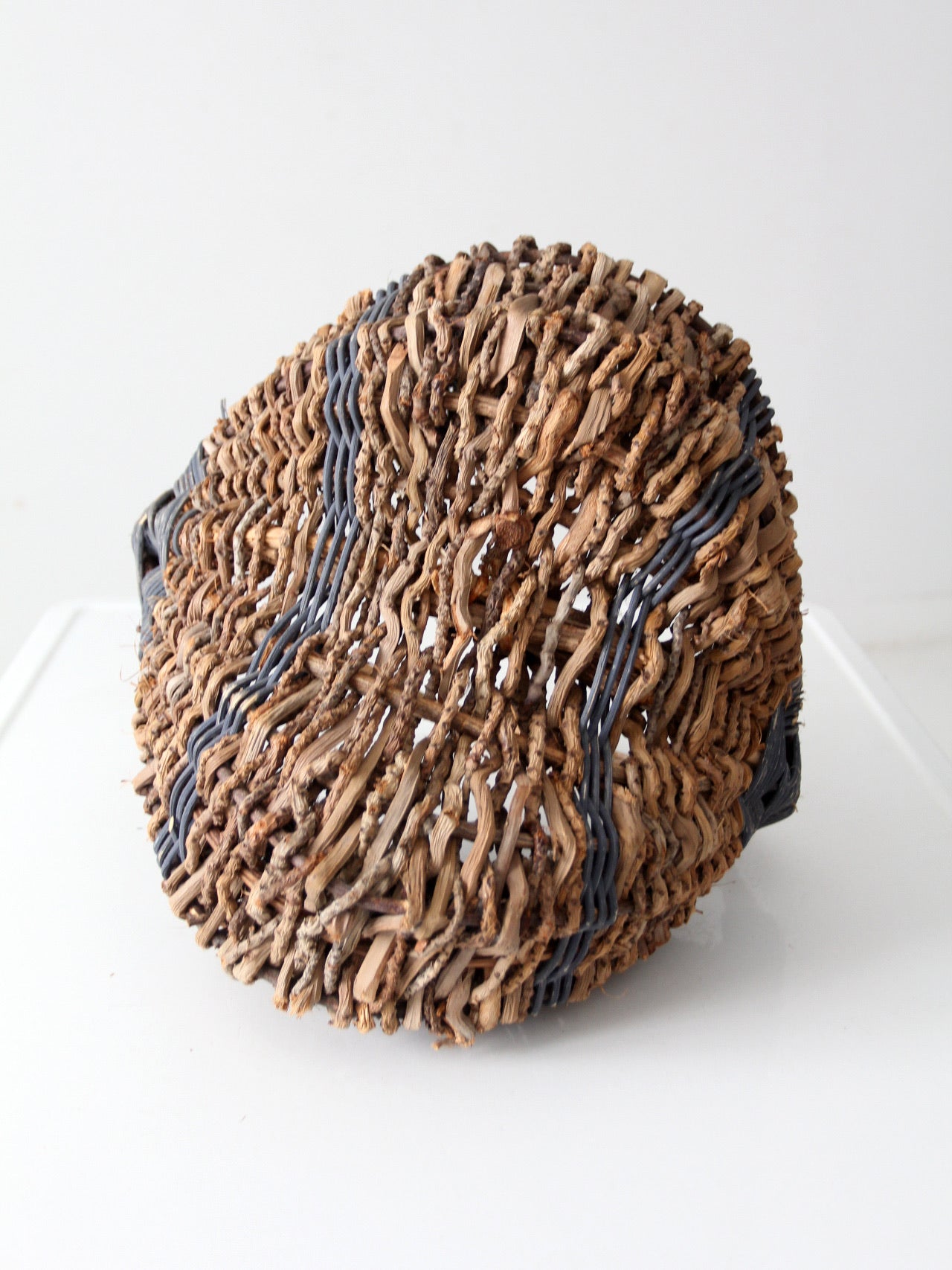 vintage buttocks basket