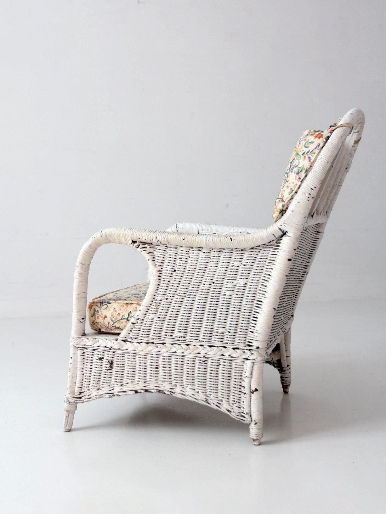 antique white wicker lounge chair