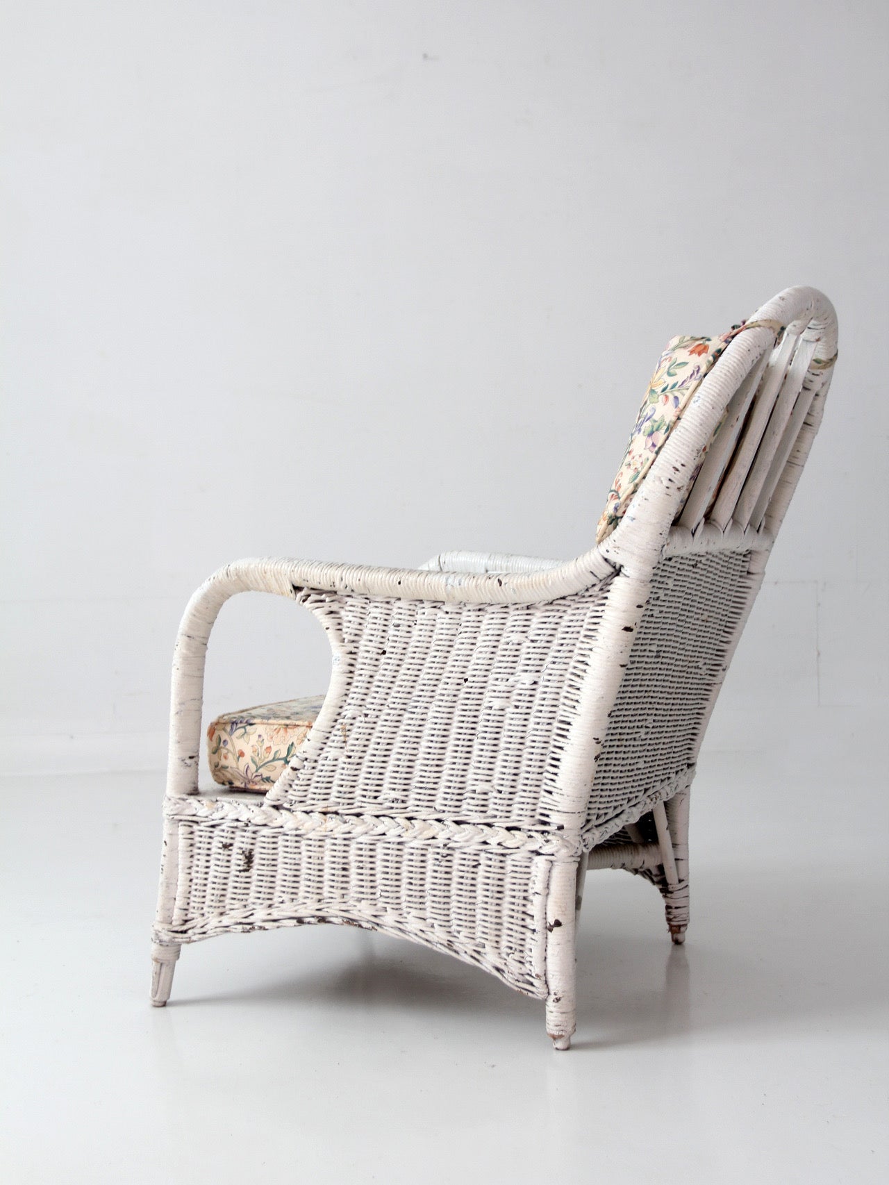 antique white wicker lounge chair