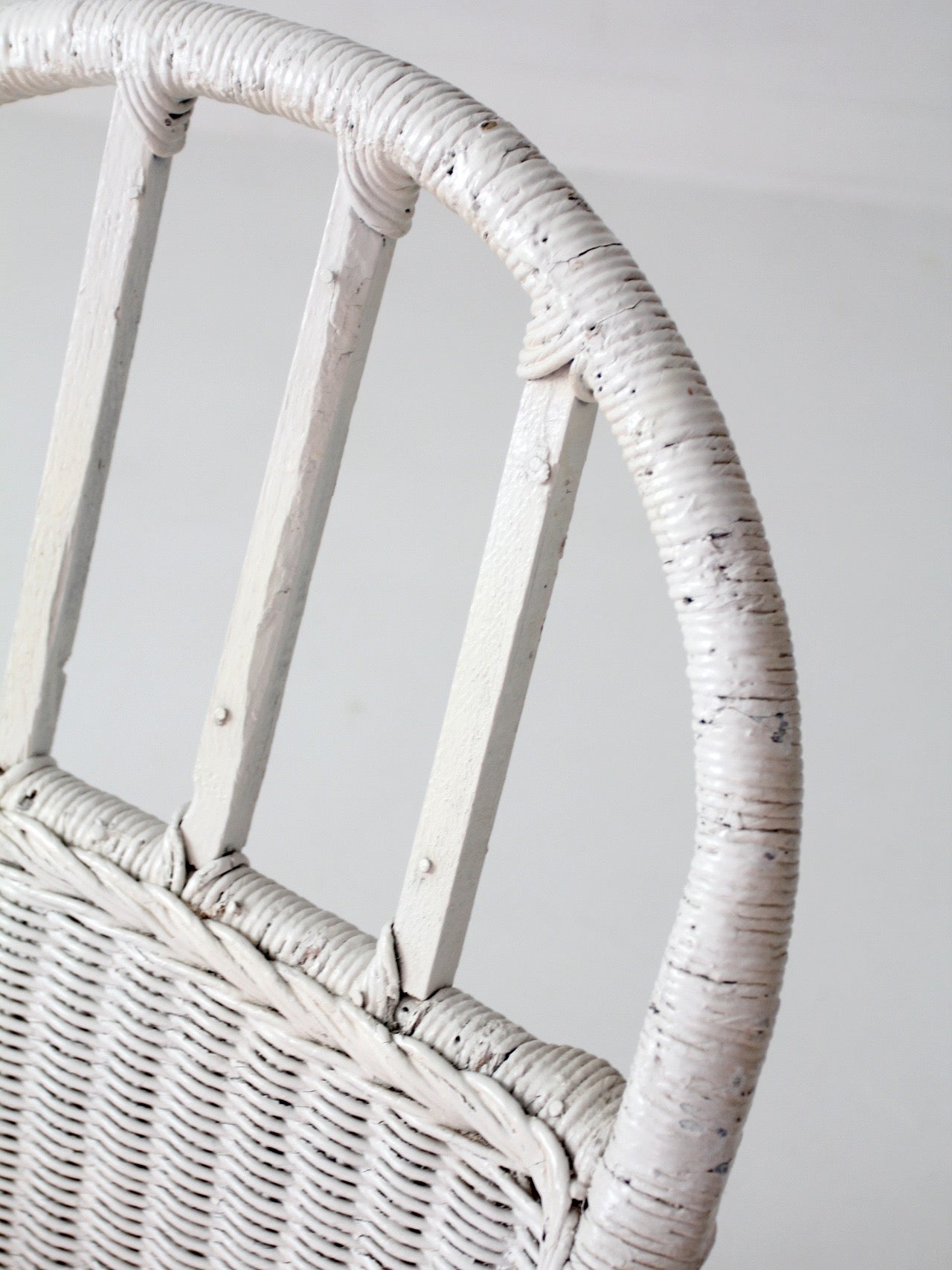 antique white wicker lounge chair
