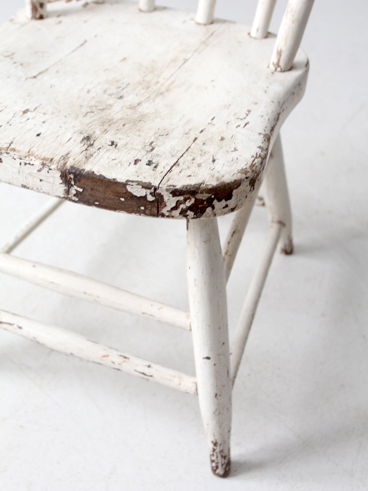antique white spindle back chair