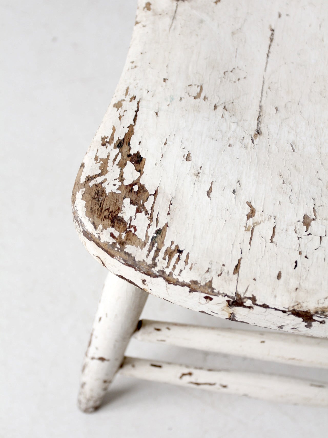 antique white spindle back chair