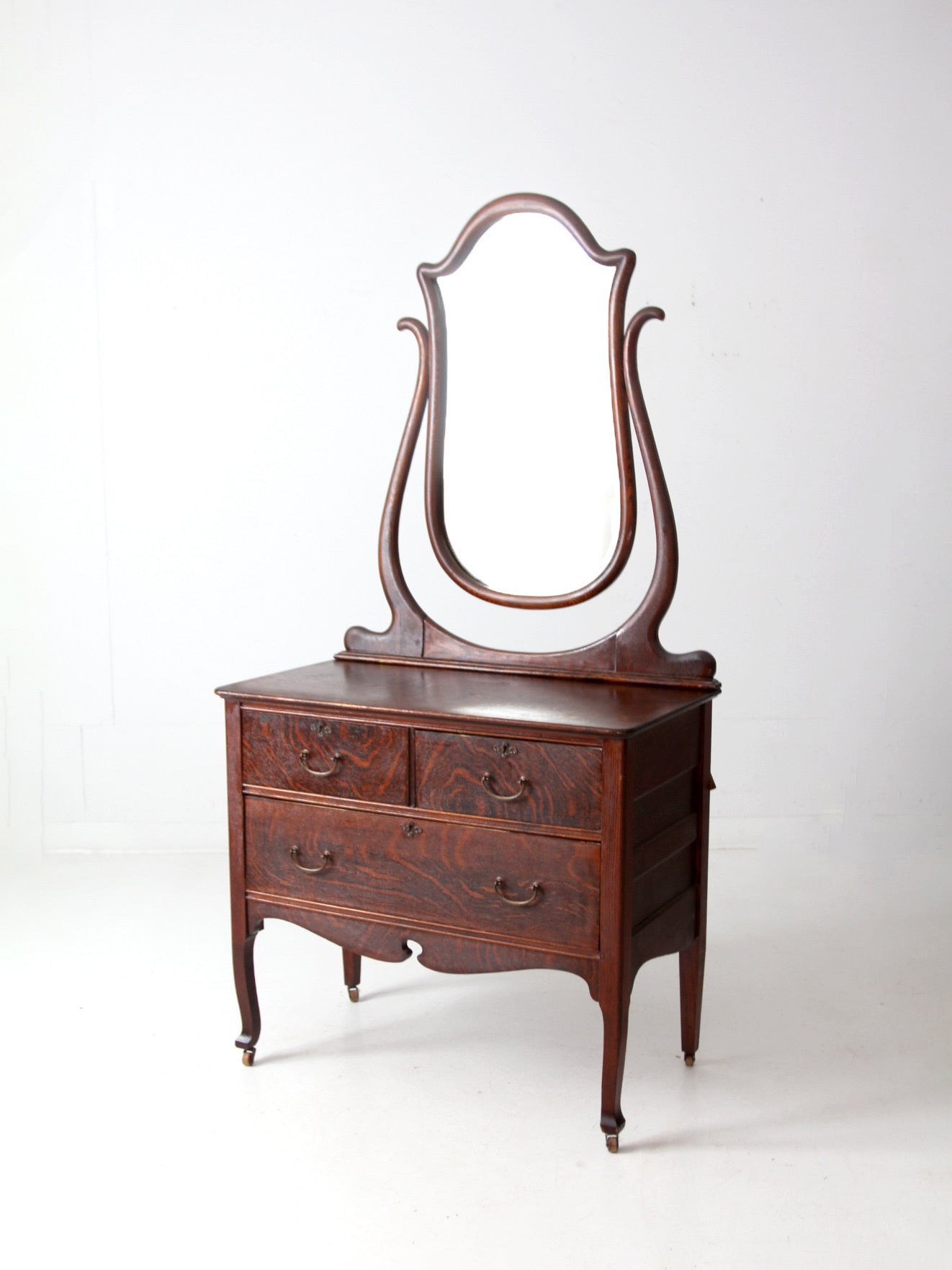antique Victorian dresser with mirror – 86 Vintage
