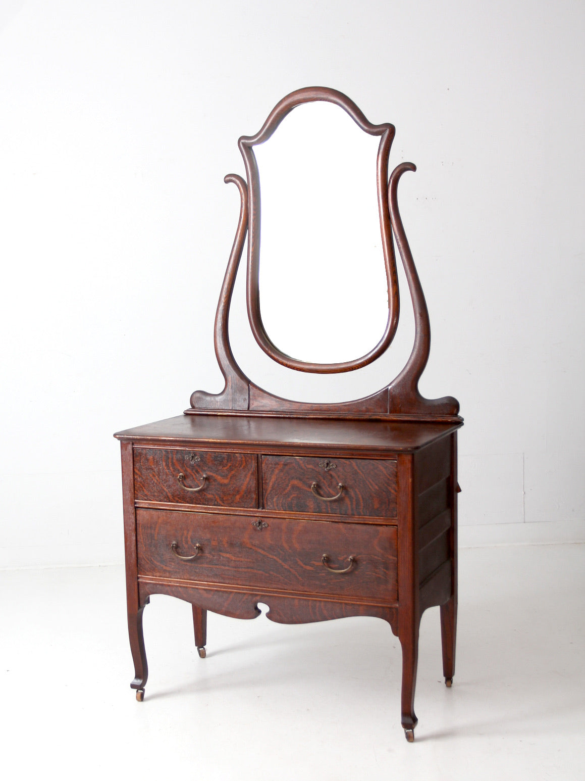 antique Victorian dresser with mirror – 86 Vintage