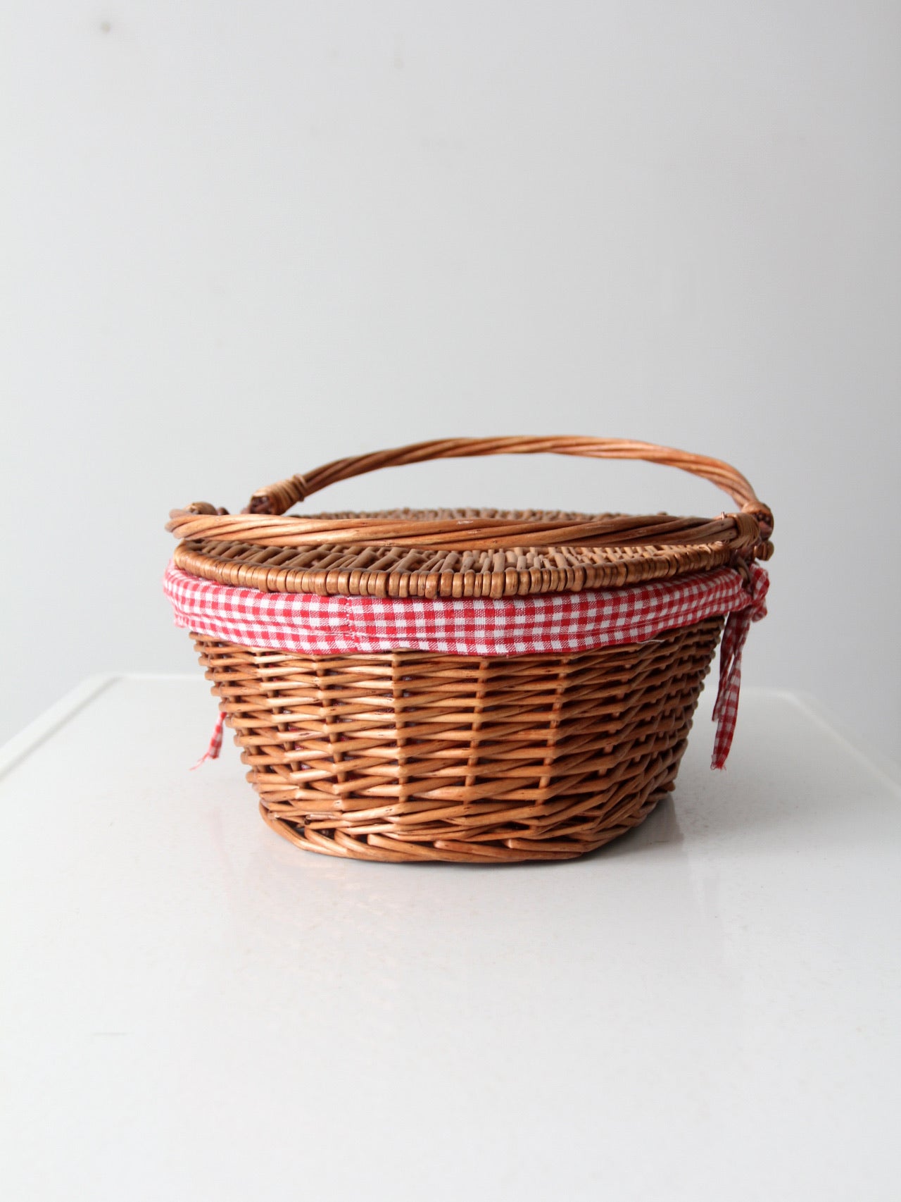 vintage wicker picnic basket with gingham lining – 86 Vintage