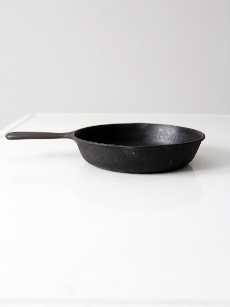 vintage cast iron 8 inch skillet