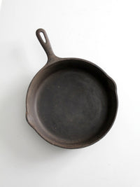 vintage unmarked Wagner No. 8 cast iron skillet