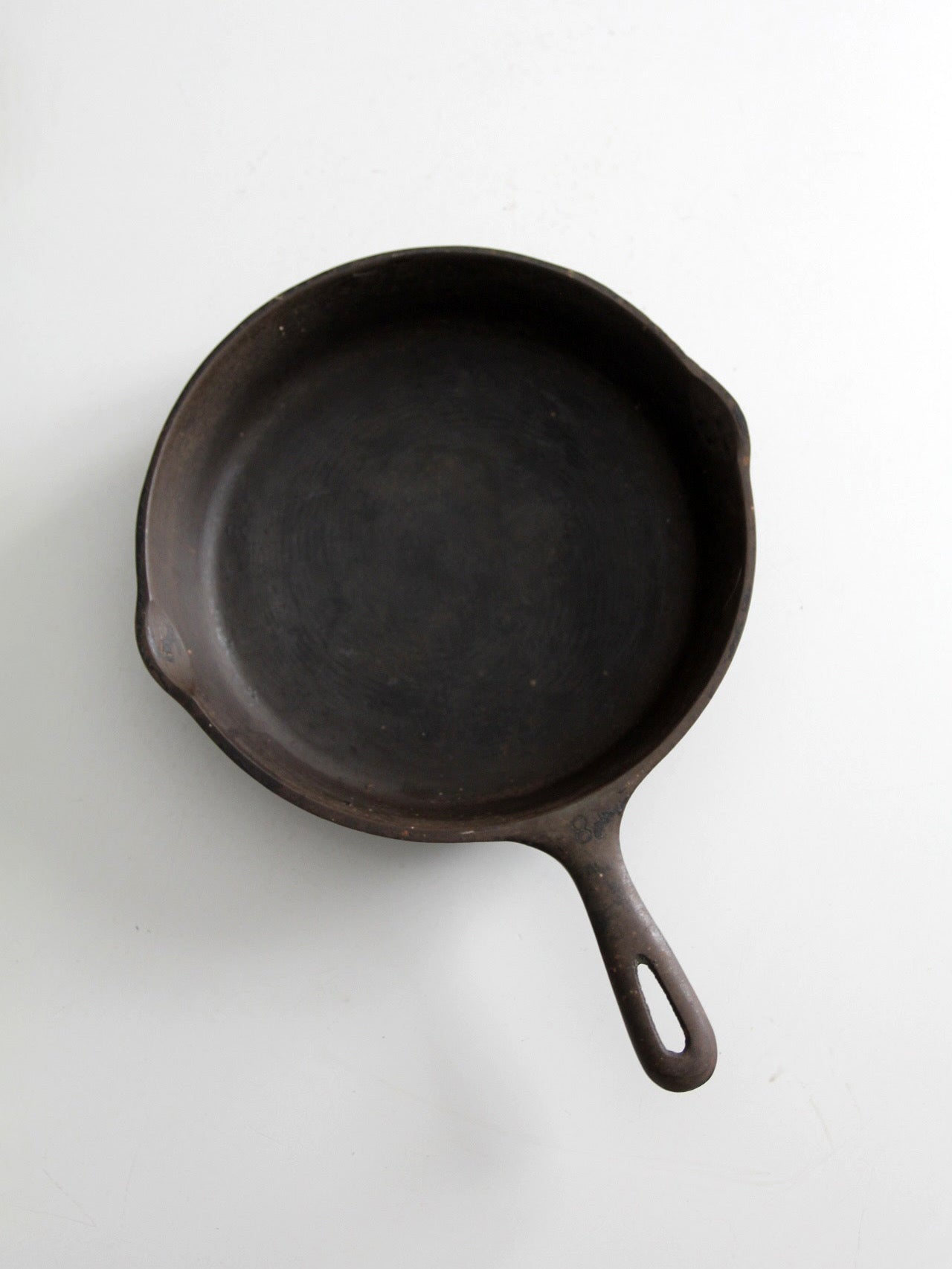 vintage unmarked Wagner No. 8 cast iron skillet