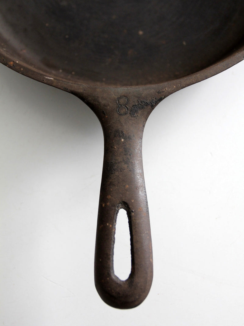 vintage unmarked Wagner No. 8 cast iron skillet