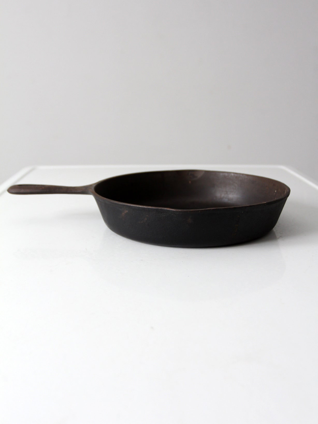 vintage unmarked Wagner No. 8 cast iron skillet