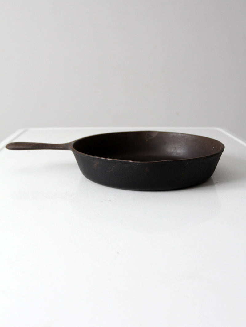 vintage unmarked Wagner No. 8 cast iron skillet