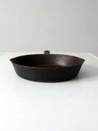 vintage unmarked Wagner No. 8 cast iron skillet