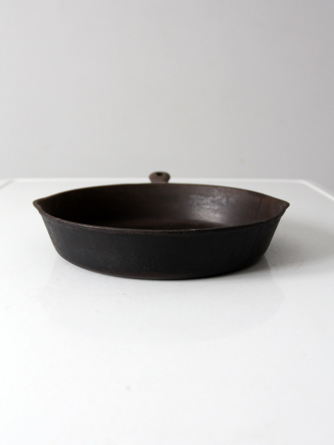 vintage unmarked Wagner No. 8 cast iron skillet