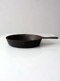 vintage unmarked Wagner No. 8 cast iron skillet