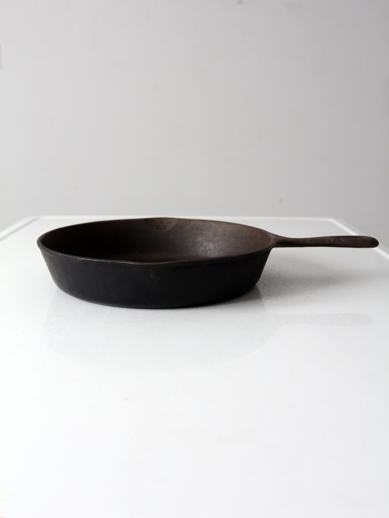 vintage unmarked Wagner No. 8 cast iron skillet