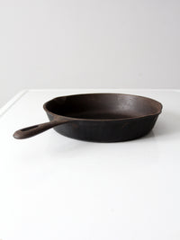 vintage unmarked Wagner No. 8 cast iron skillet