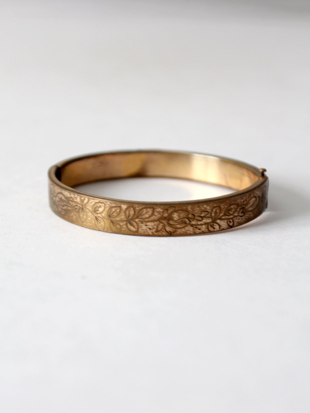 vintage gold tone etched bangle bracelet