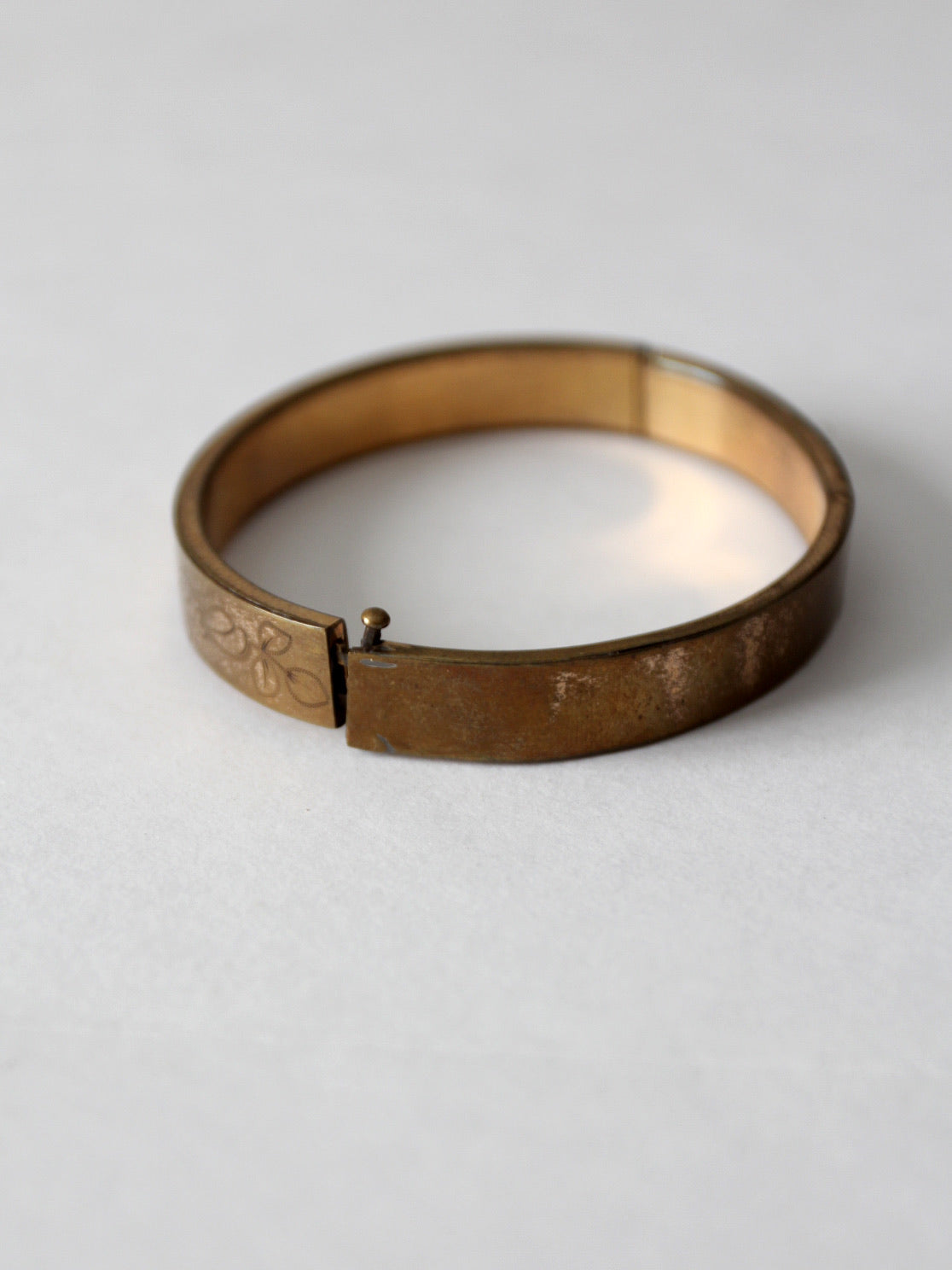vintage gold tone etched bangle bracelet