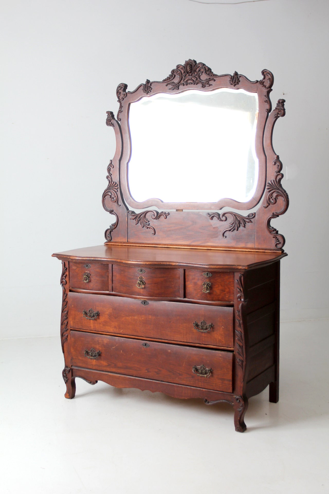 antique Victorian dresser with mirror – 86 Vintage