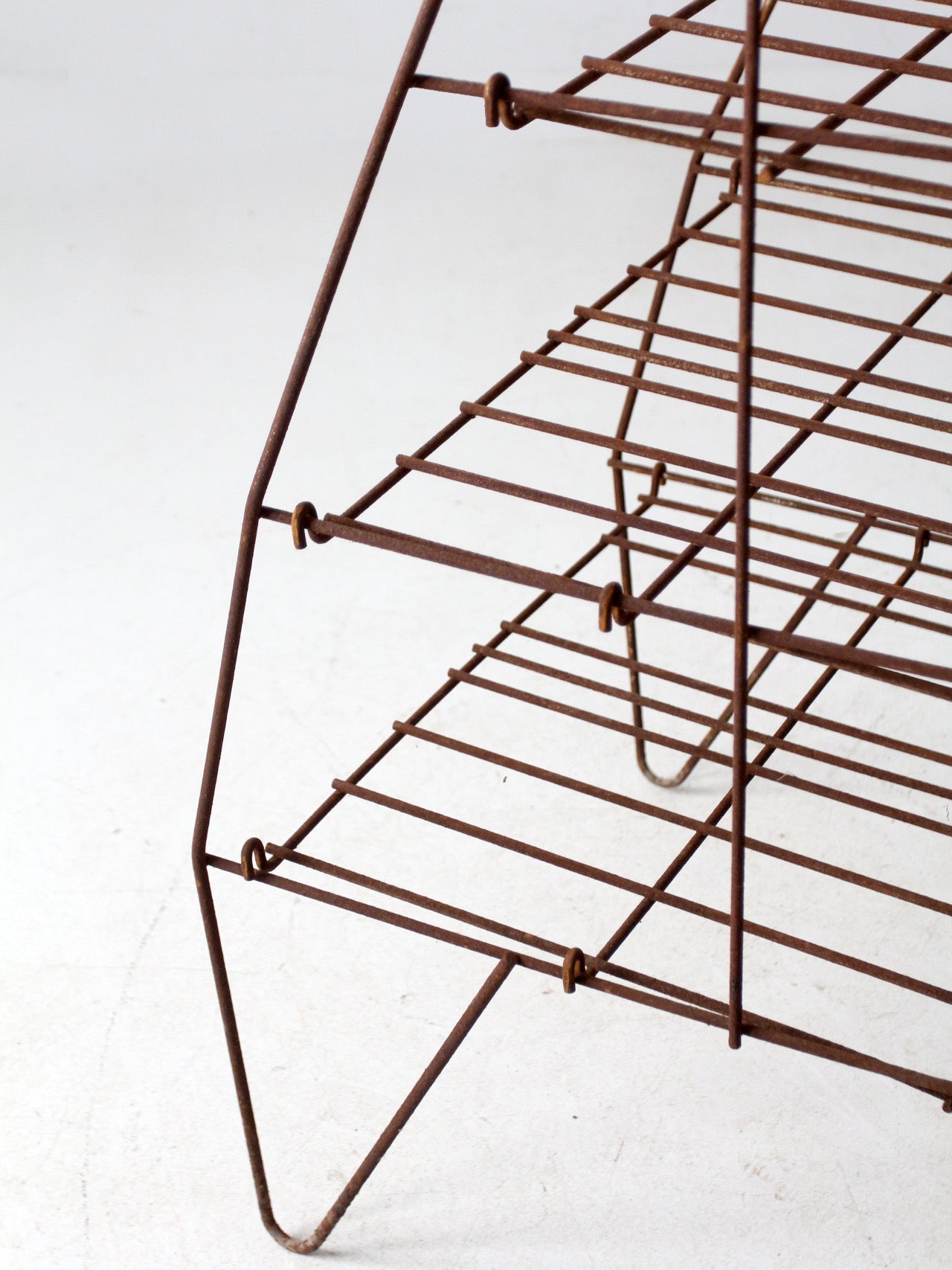 mid-century collapsible wire shelf rack – 86 Vintage