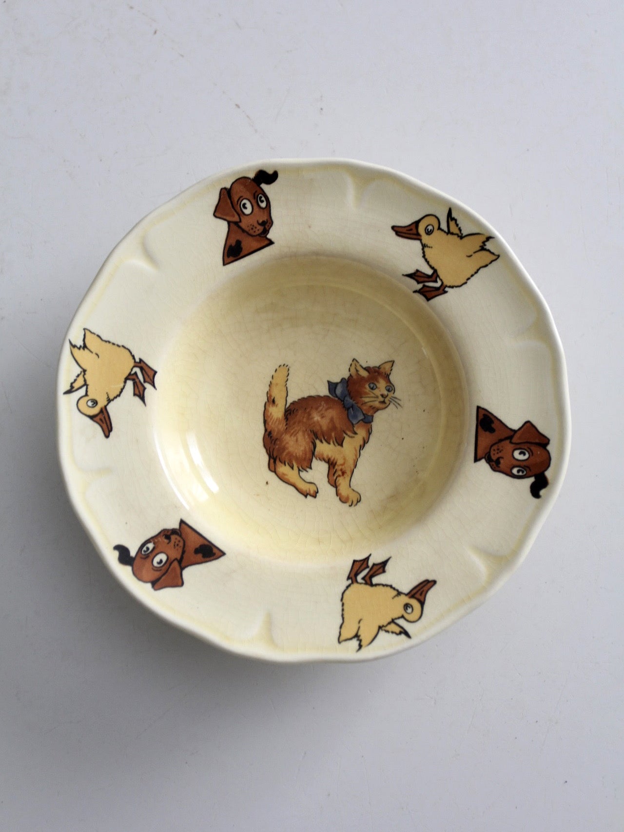 vintage 1930s Mount Clemens pottery illustrated dish with cat