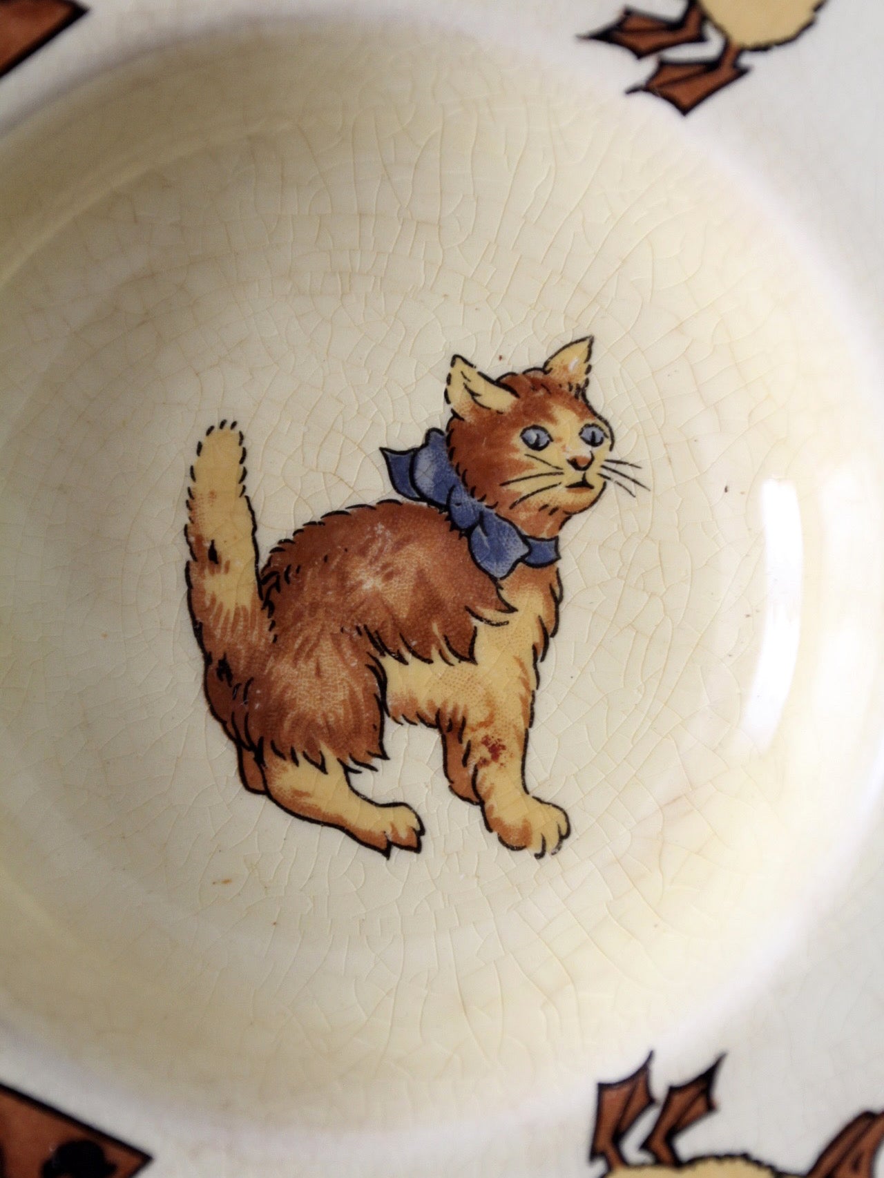 vintage 1930s Mount Clemens pottery illustrated dish with cat