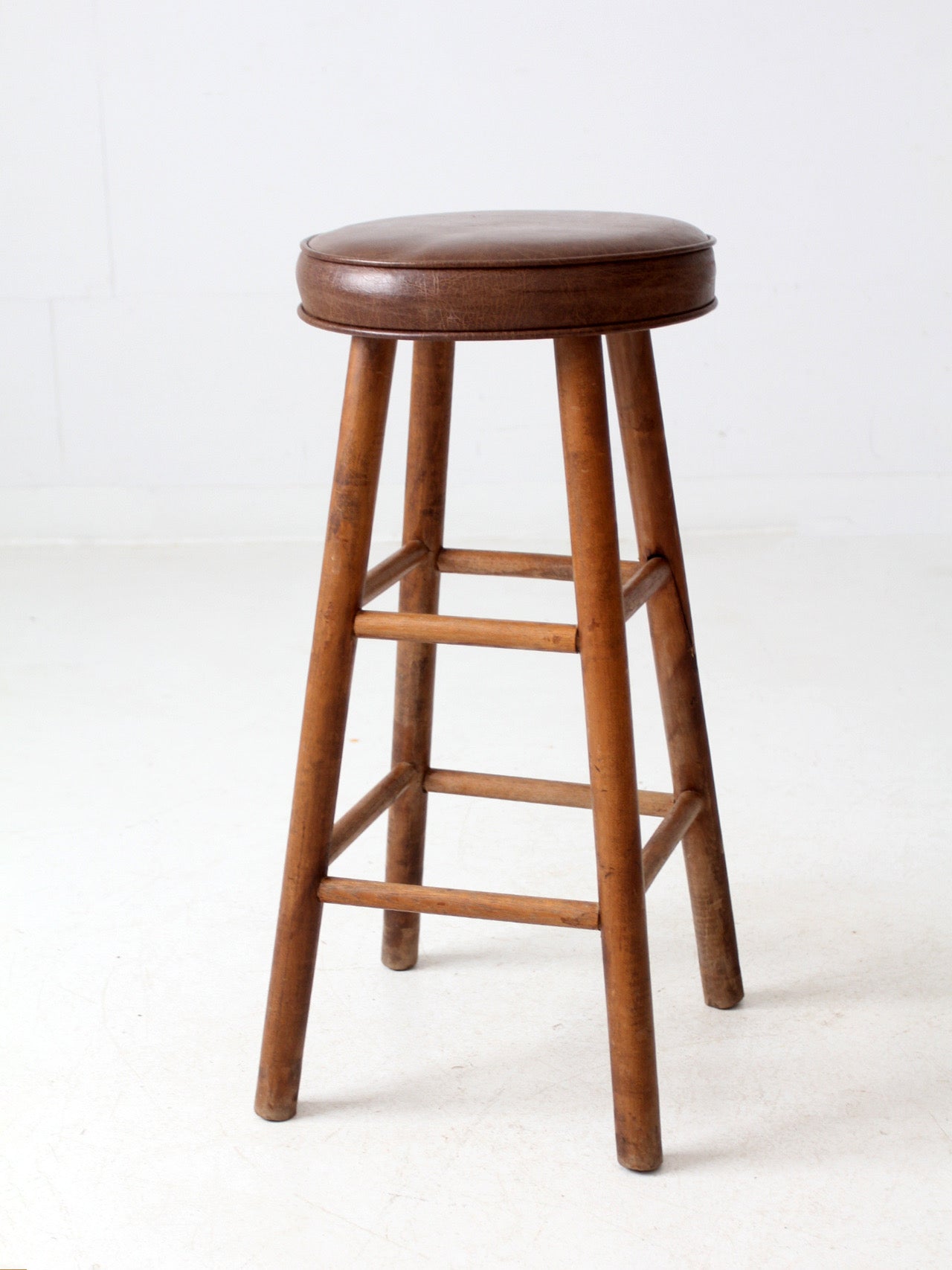 vintage wooden bar stool – 86 Vintage