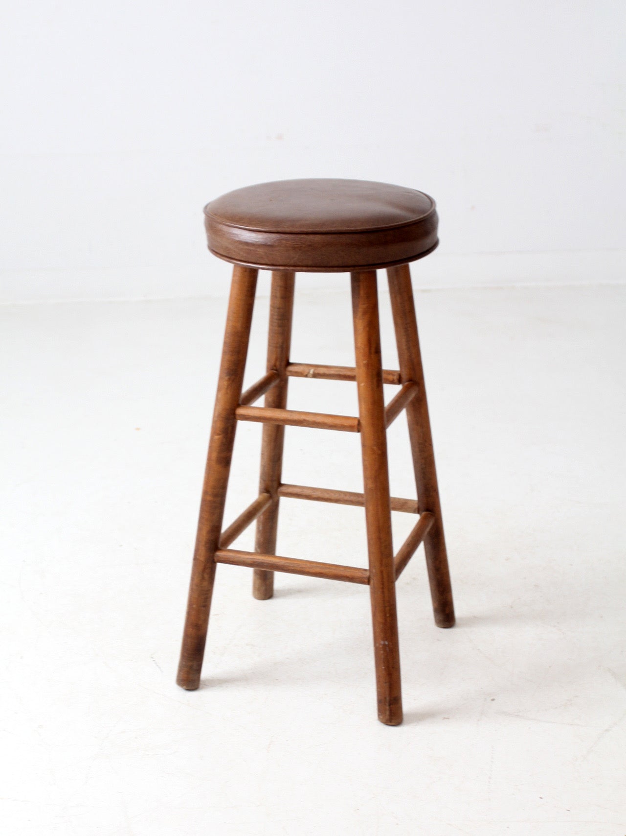 vintage wooden bar stool – 86 Vintage