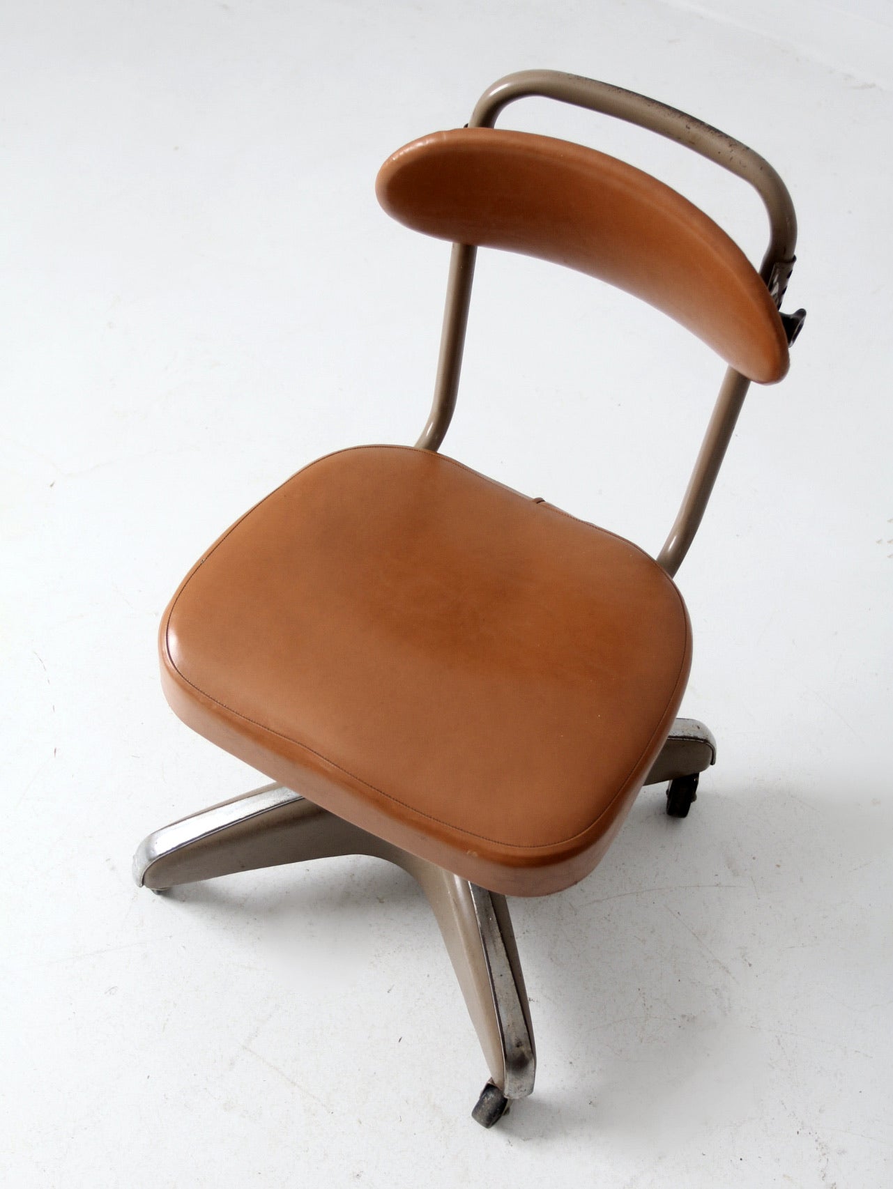 vintage industrial swivel desk chair – 86 Vintage