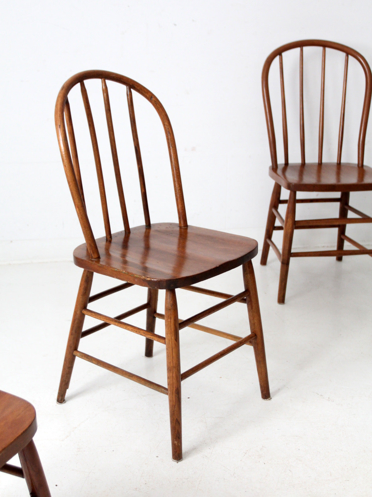 set of 5 antique bow back Windsor dining chairs
