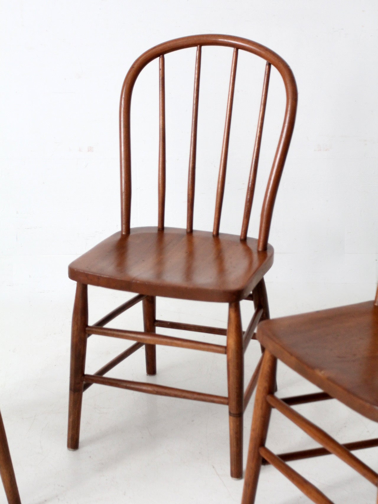 set of 5 antique bow back Windsor dining chairs