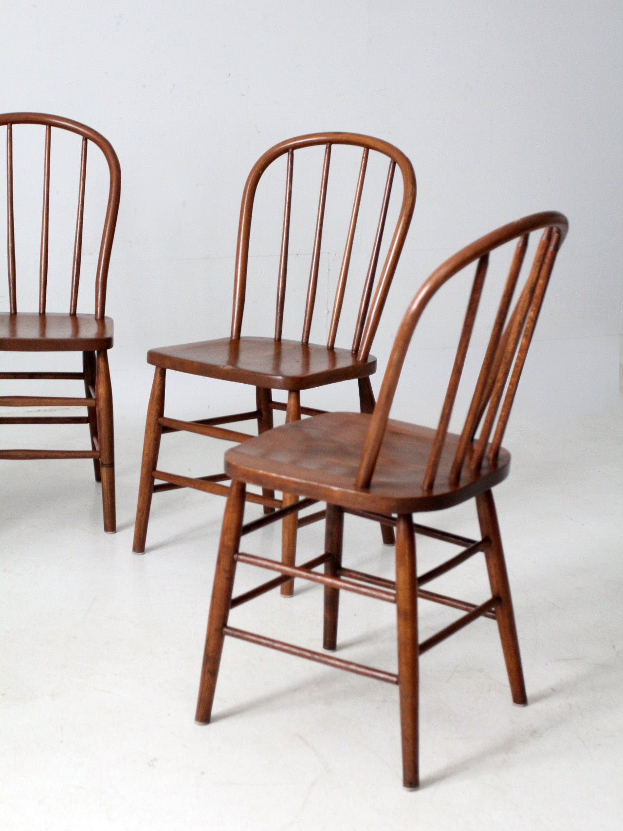 set of 5 antique bow back Windsor dining chairs