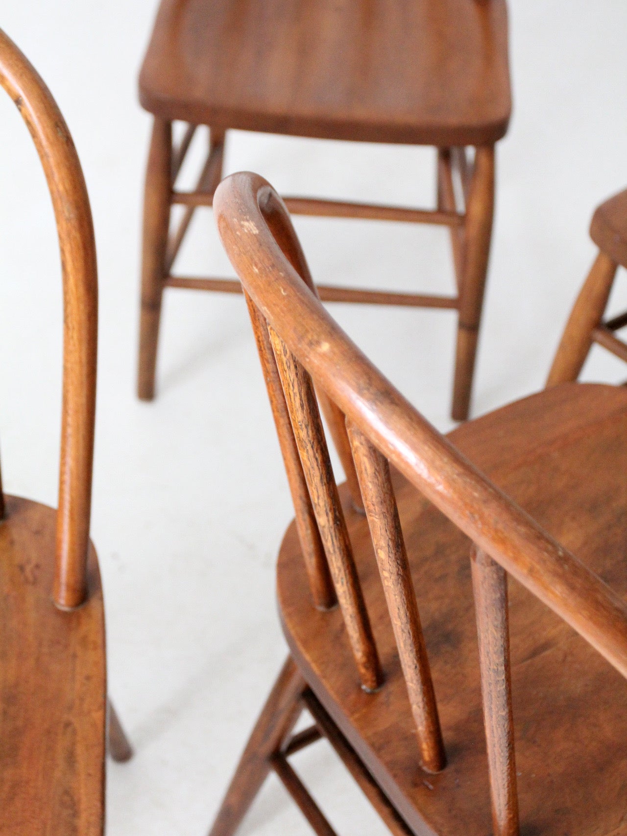 set of 5 antique bow back Windsor dining chairs