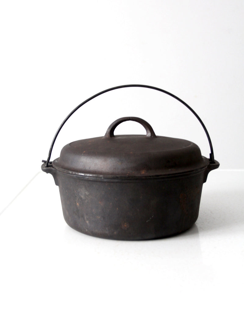 vintage cast iron dutch oven