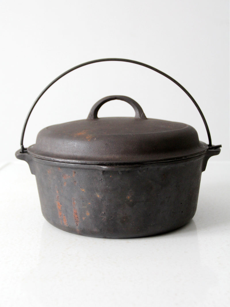 vintage cast iron dutch oven