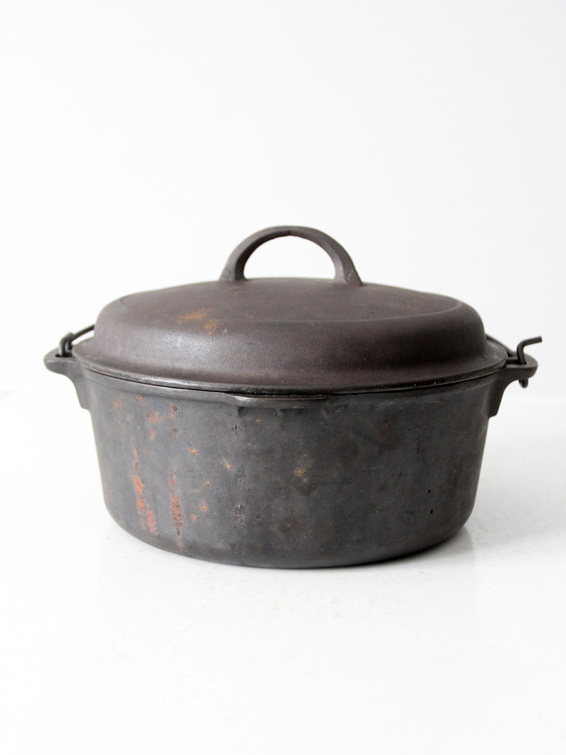 vintage cast iron dutch oven