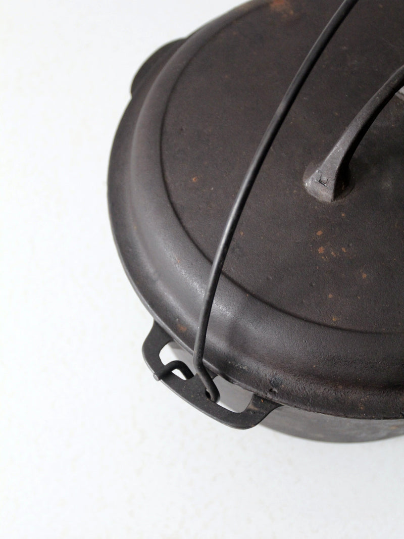 vintage cast iron dutch oven