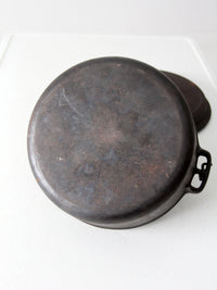 vintage cast iron dutch oven