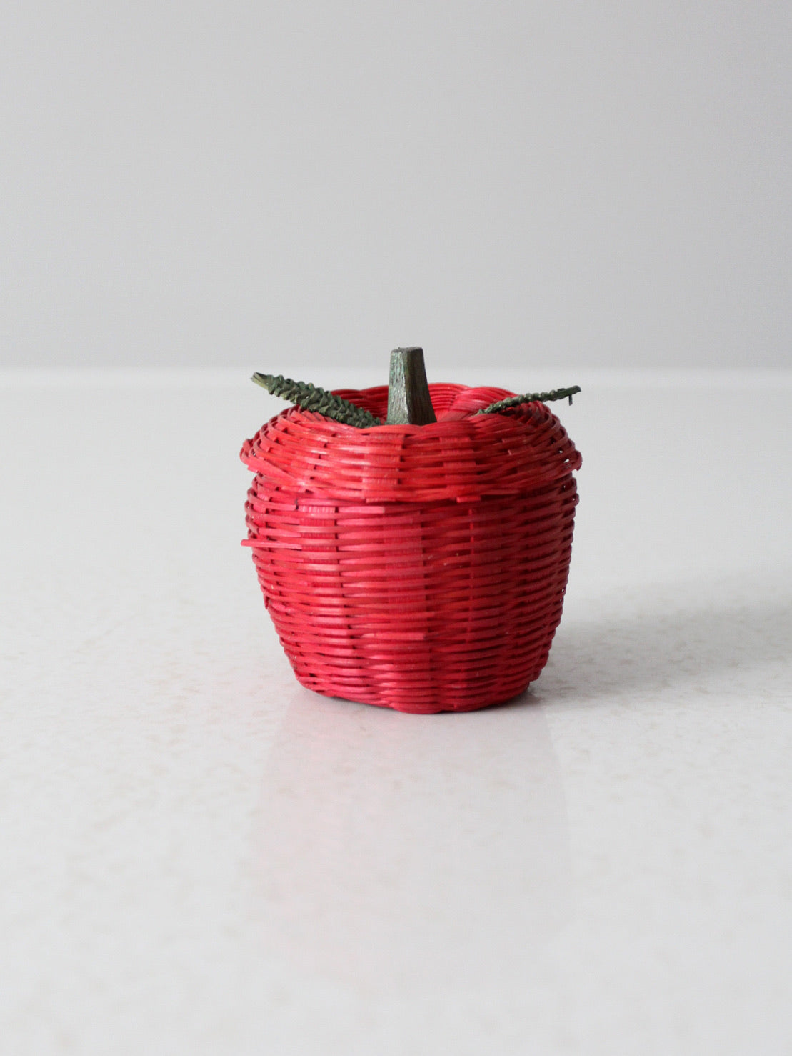vintage red wicker apple shaped basket – 86 Vintage vintage red wicker apple shaped basket – 86 Vintage