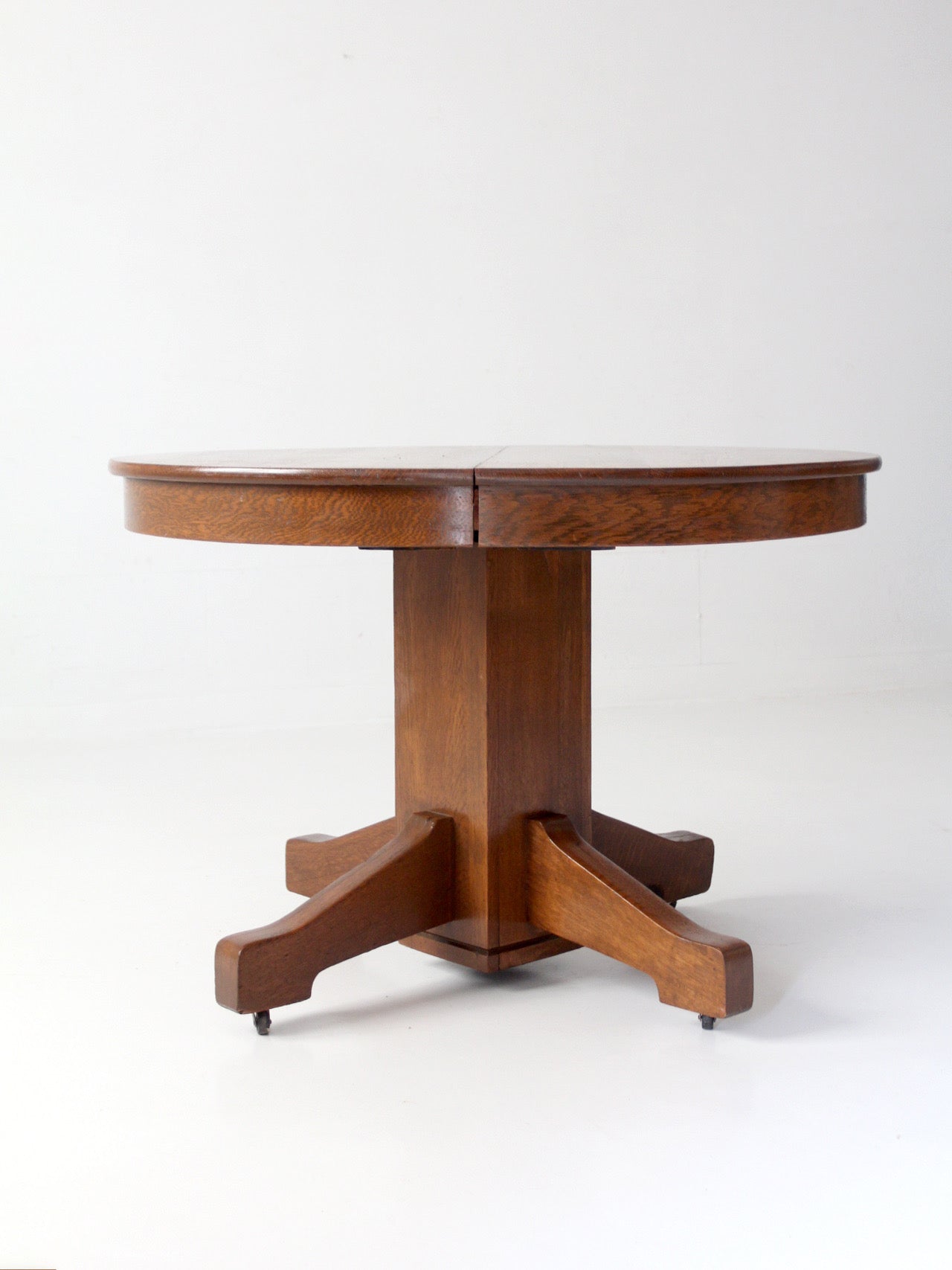 antique Arts & Crafts oak pedestal table