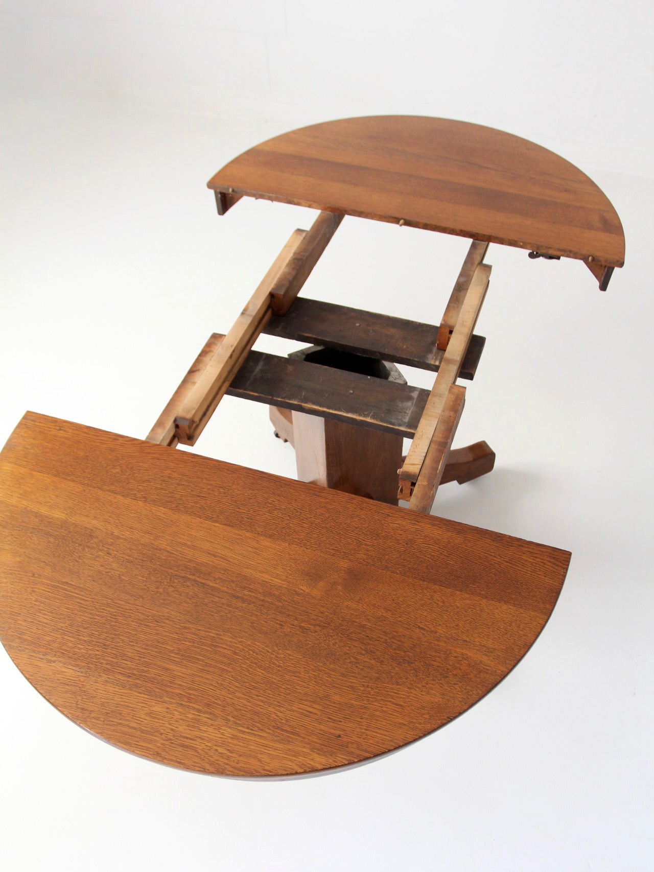 antique Arts & Crafts oak pedestal table