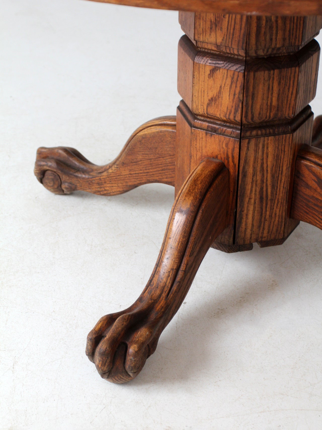 antique round oak dining table