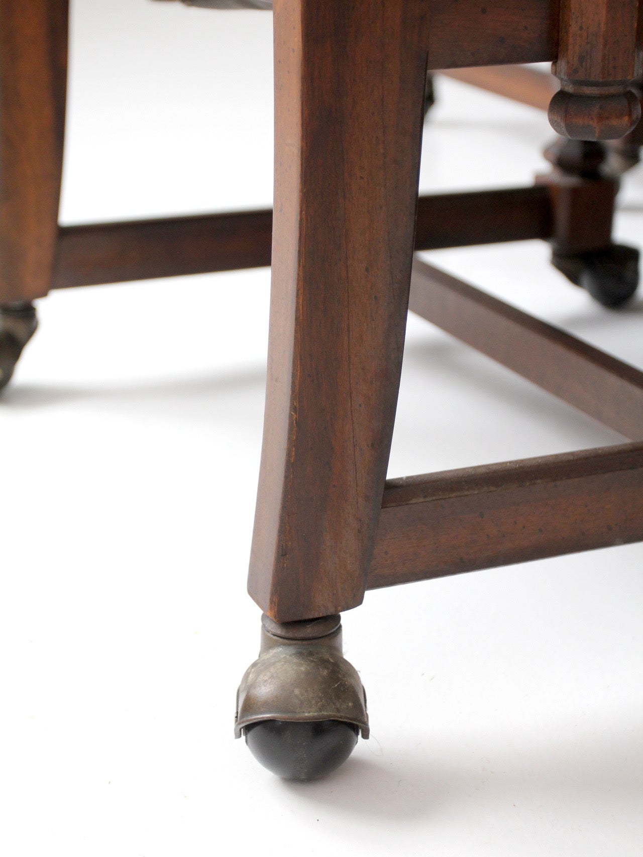 vintage 1970s Colonial Revival game table & four cane back chairs
