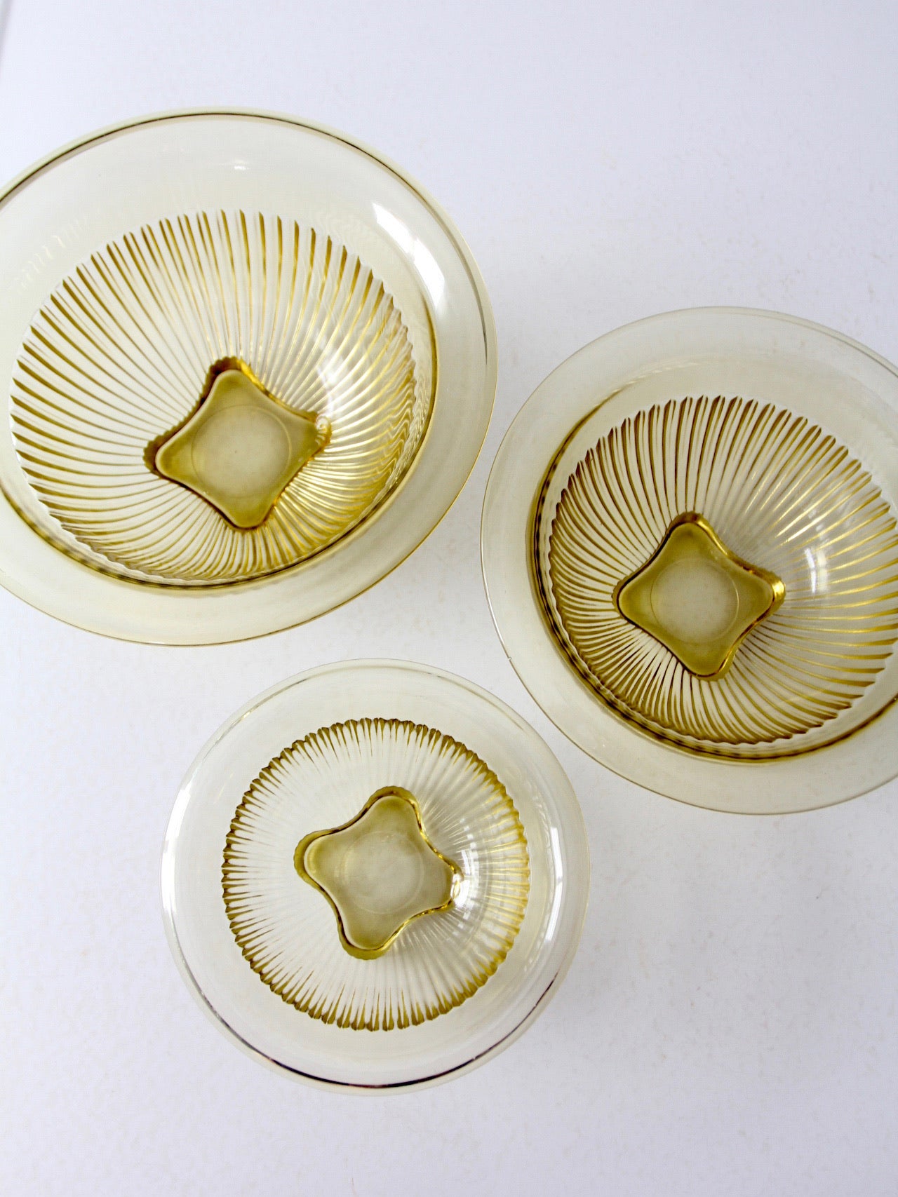 vintage yellow Depression glass mixing bowls | set of 3