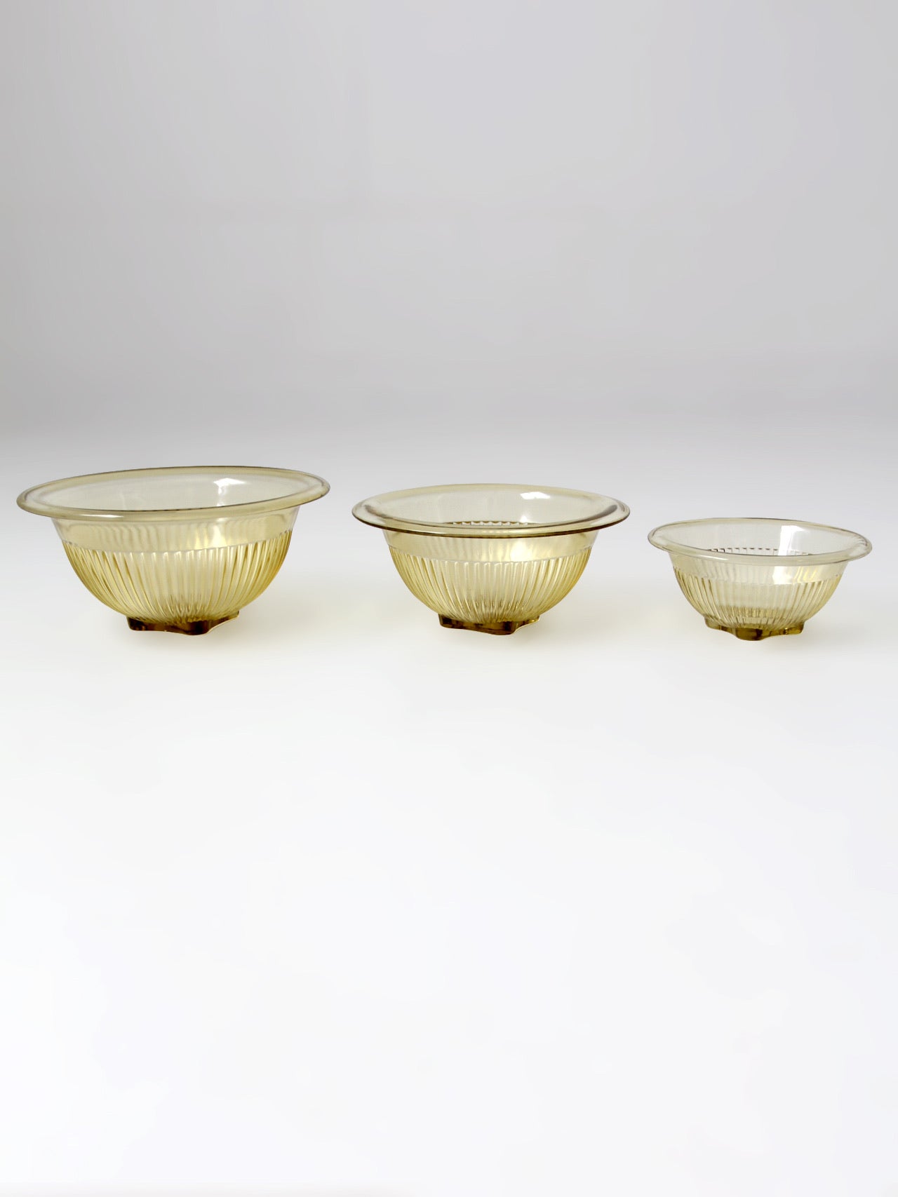 vintage yellow Depression glass mixing bowls | set of 3