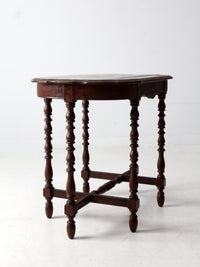 antique accent table with scalloped top