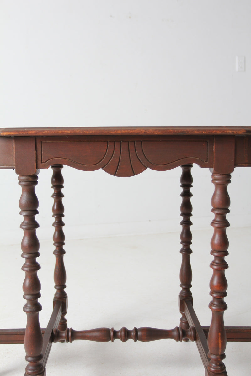antique accent table with scalloped top