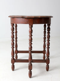 antique accent table with scalloped top